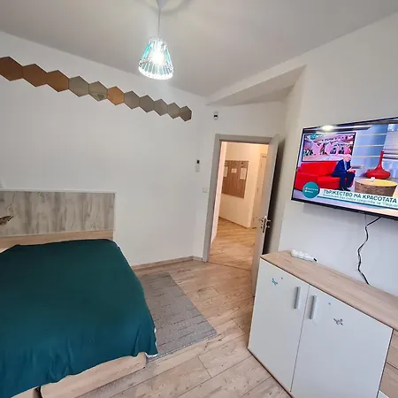 синьо бижу Bijou Blue - топ център Apartment Varna